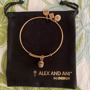 Cupcake Charm Bangle